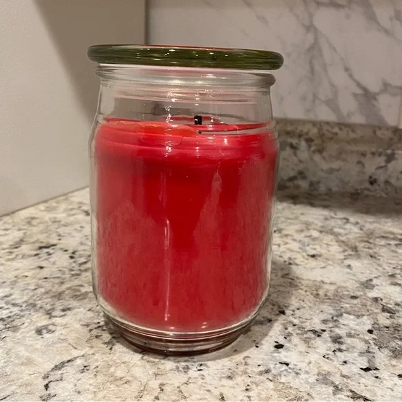 Mistletoe And Holly Candle - Picture 3 of 5